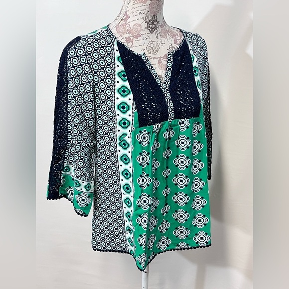 CROWN‎ & IVY Navy and green pattern top size S. - Picture 8 of 10